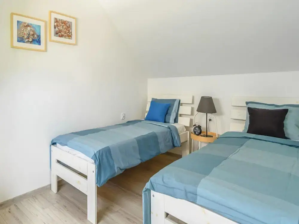 Spacious Holiday Homes With air Conditioning, Pool