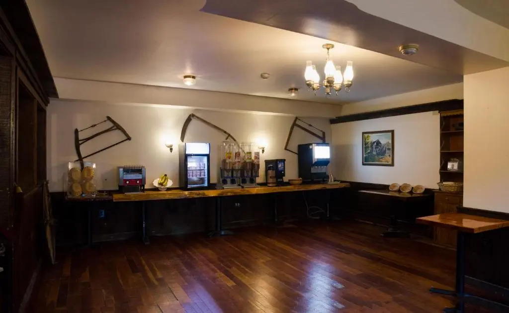 Summit Lodge