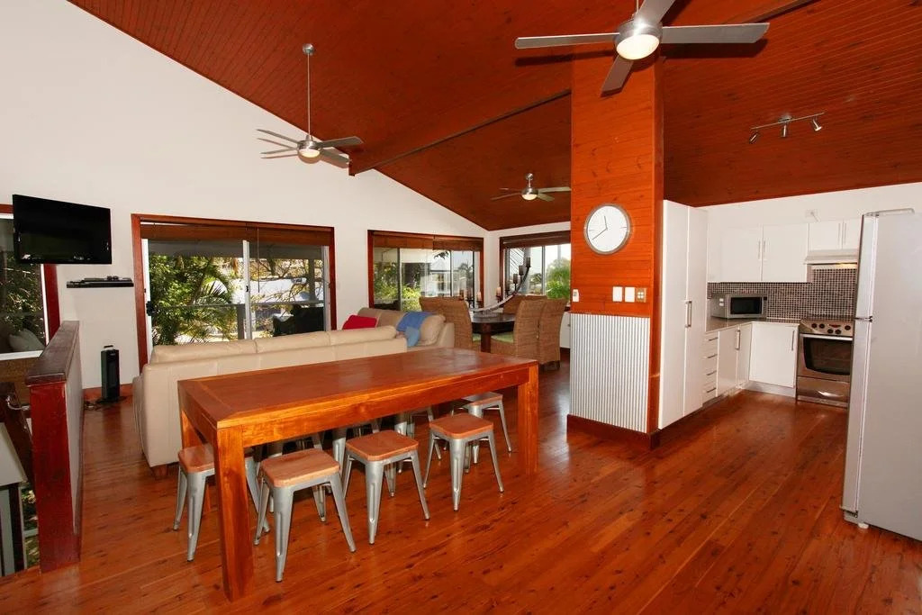 5 bedroom home close to beach, pool and pet friendly