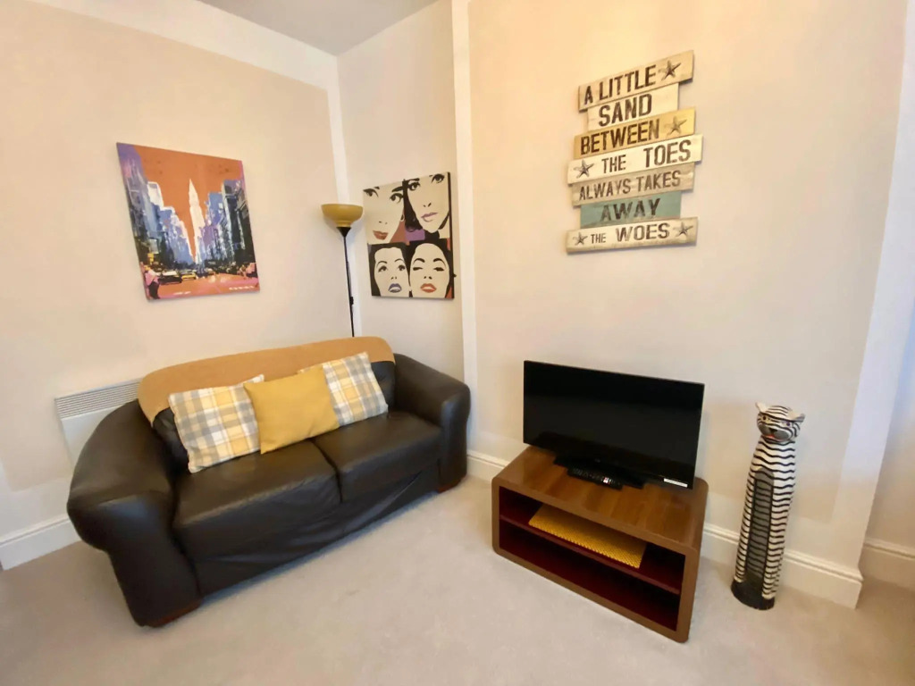 Blackpool Abode - Buttercup Suite