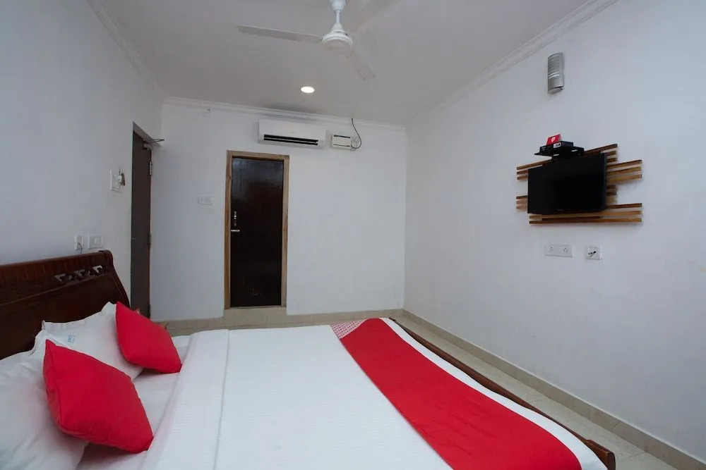 OYO 26947 The Lavish