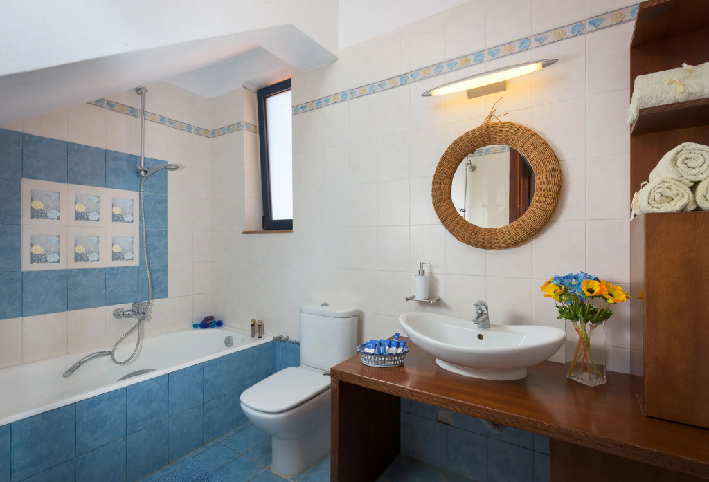 CRISTELIA SEAFRONT & POOL VILLA