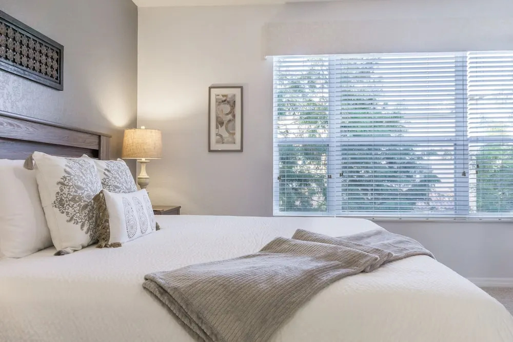 Casa Nova Deluxe Townhome 3 Bedroom Townhouse by RedAwning