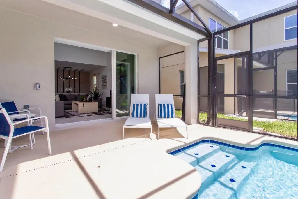 Stunning 5 Bd w/ Pool Close to Disney @ Storey Lake 2767