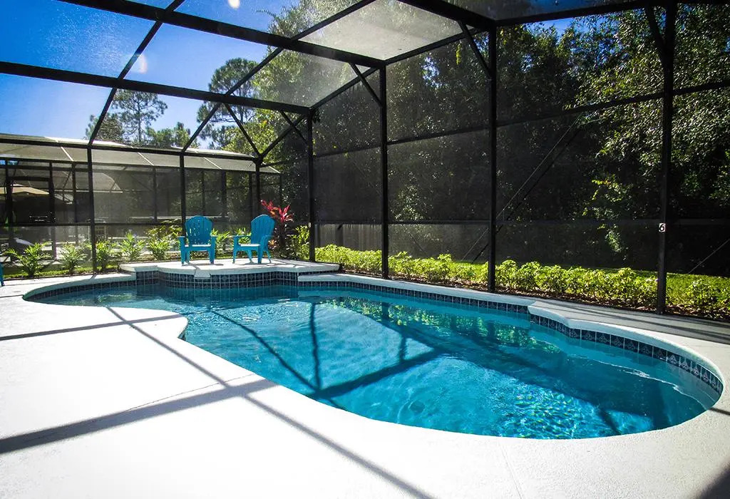 Tropical themed 7-bedroom pool home near Disney!, Kissimmee, US