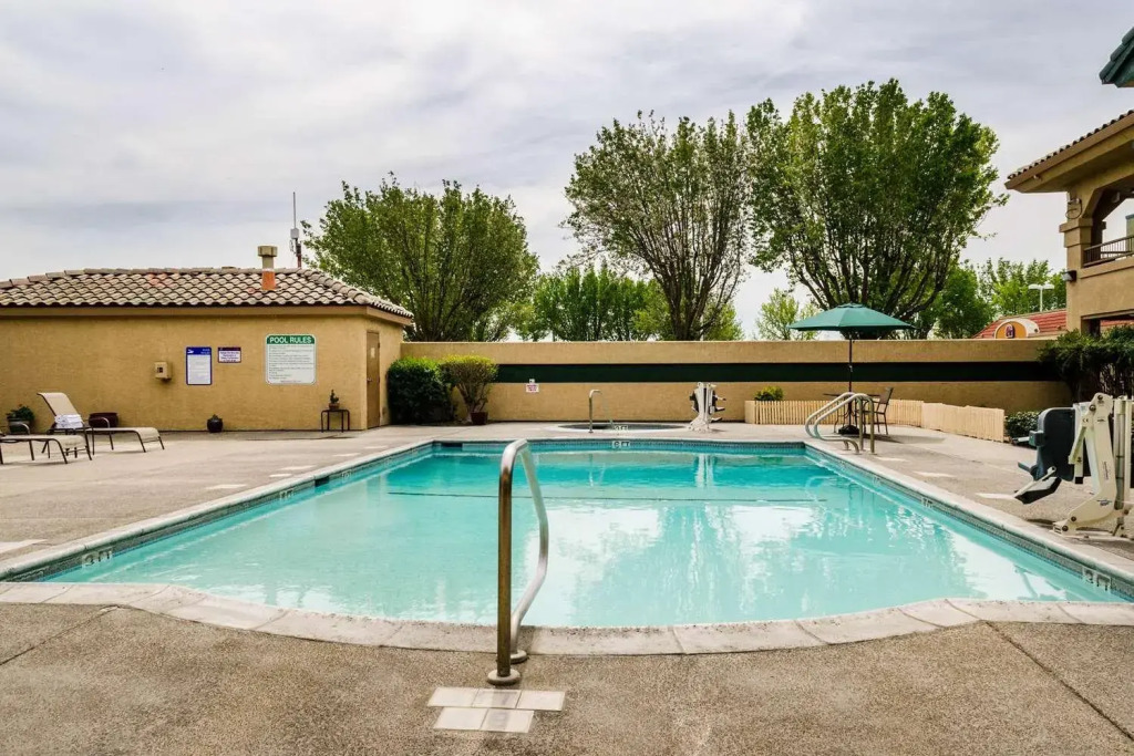 Holiday Inn Express Lathrop (stockton Area)