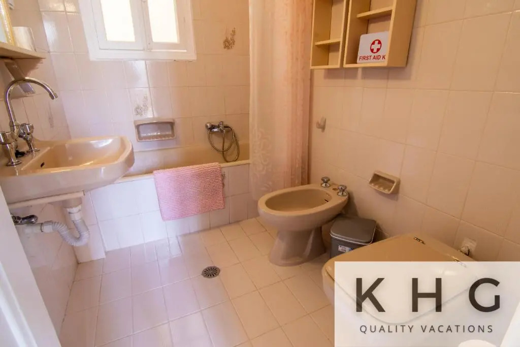 Eleni's super central apartments! 5 minutes walking from everything!