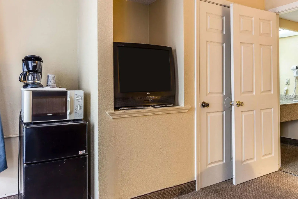 Ocean Crest Inn and Suites