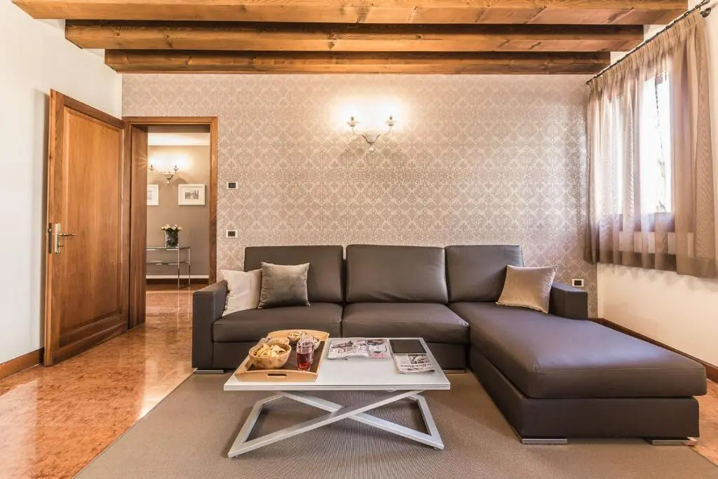 Ca del Monastero 1 Collection Apt for 4 Guests with Balcony and Lift