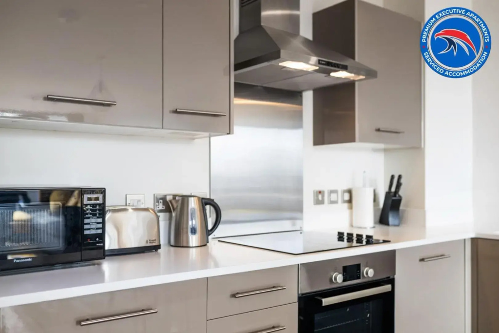 LONG STAYS - 30 AND 15 PERCENT OFF MONTHLY & WEEKLY STAYS, PERFECT FOR BUSINESS, FAMILIES, RELOCATIONS AND LEISURE- Book Today at Premium Executive Serviced Apartments - Birmingham City Center - WestGate, 1 Bed Apt, FREE WI-FI