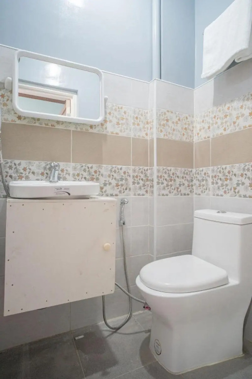 RedDoorz at Queens Hometel