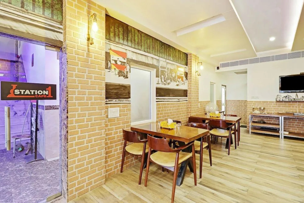 Capital O 2242 Hotel Yuvraj Deluxe