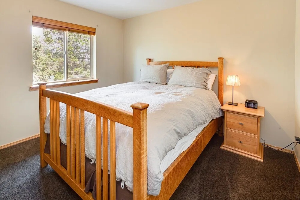 Lovely Bend W/ Private Patio & Firepit 3 Bedroom Home