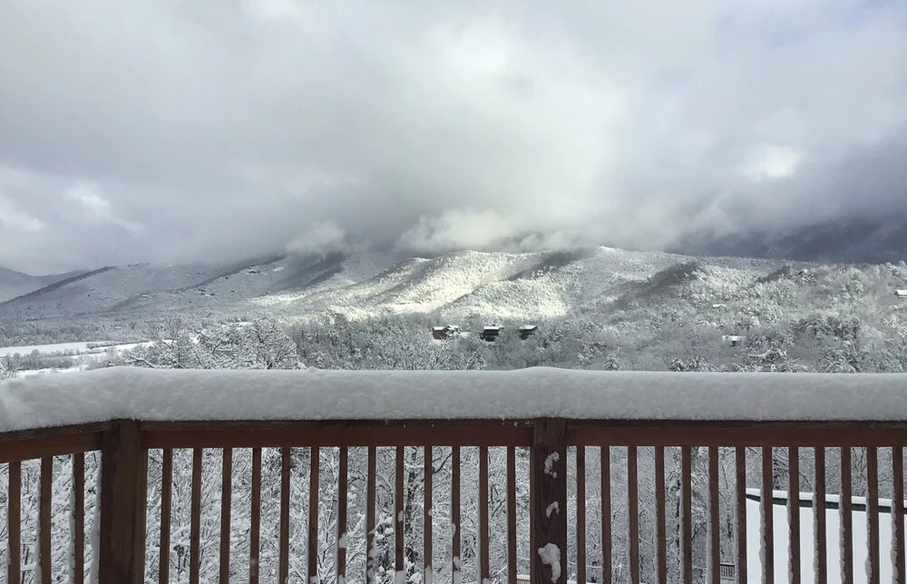 Roundtop Mountain Ridge 2 Bedroom Cabin by RedAwning