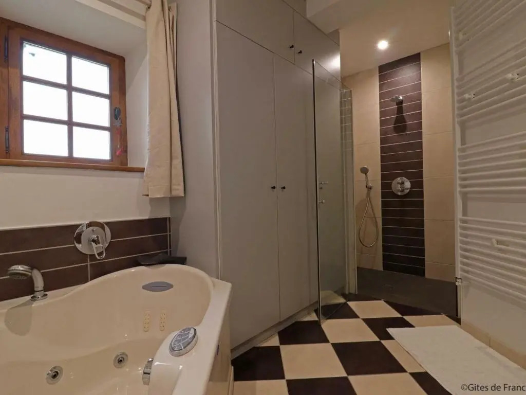 Maison authentique près dun étang avec animaux acceptés, linge et ménage inclus - FR-1-497-142