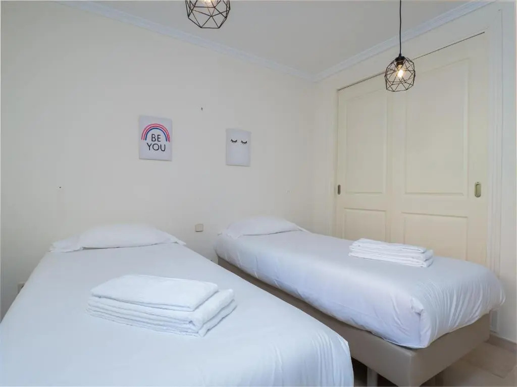 2297 Superb 2 bedrooms with seaview