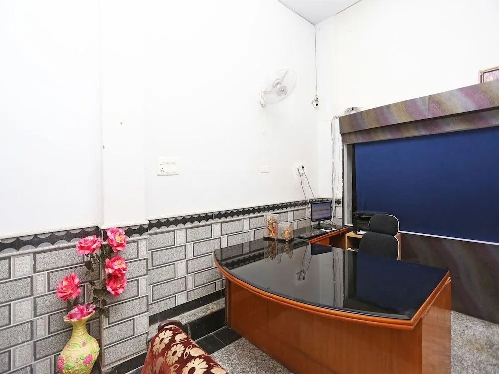 Oyo 23090 Hotel Mani Bhai Patel