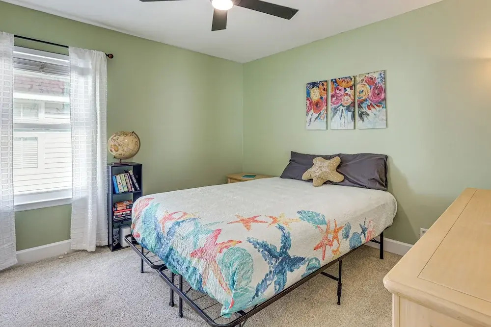 4 Mi to Beaches: St Simons Island Escape w/ Patio!