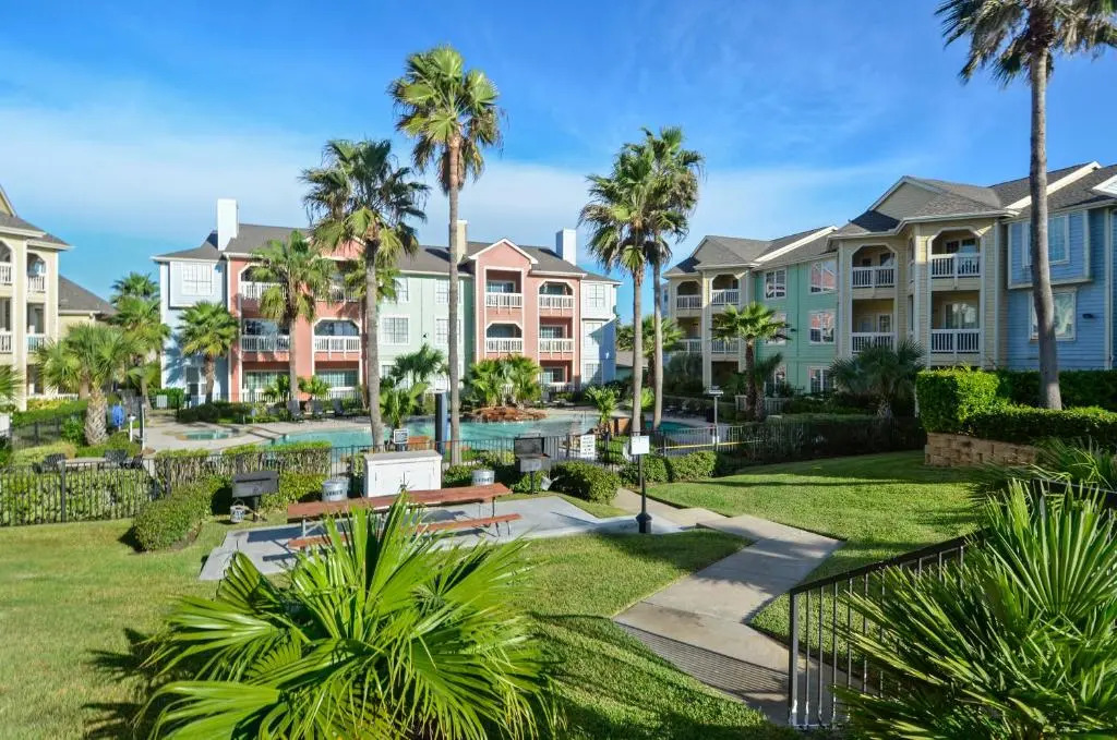 Hook, Wine & Sinker by Ryson Vacation Rentals