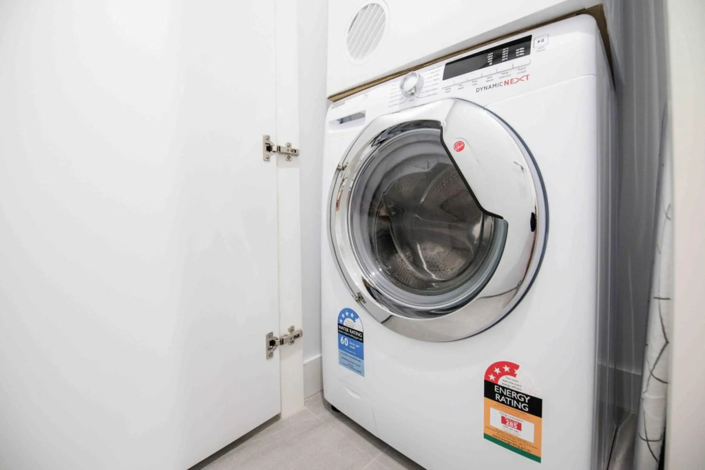 Kozyguru Fortitude Valley High Level 2 Bed Apt + Free Parking Qfv179-2612
