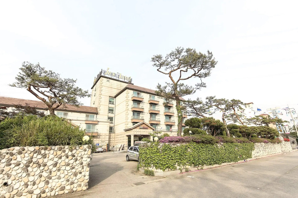 Jes Hot Spring Hotel