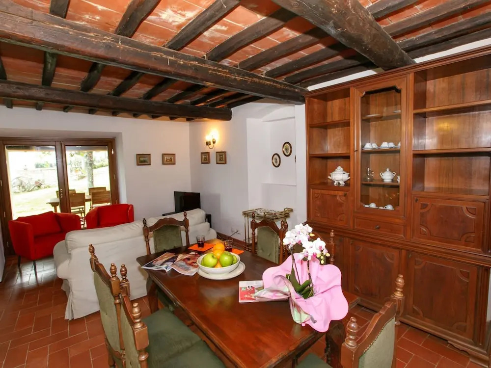 Charming Holiday Home in Tuscany with Swimming Pool