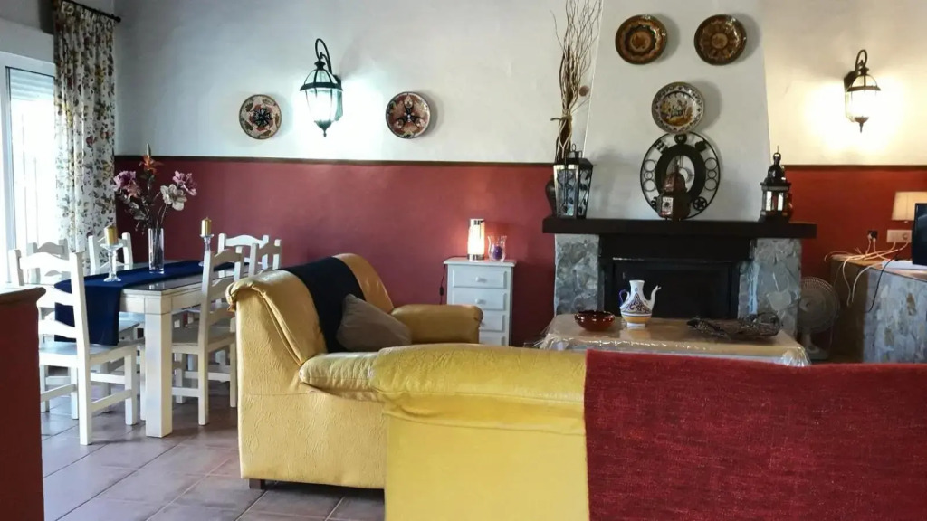 Chalet la Huerta con piscina chimenea y Wifi