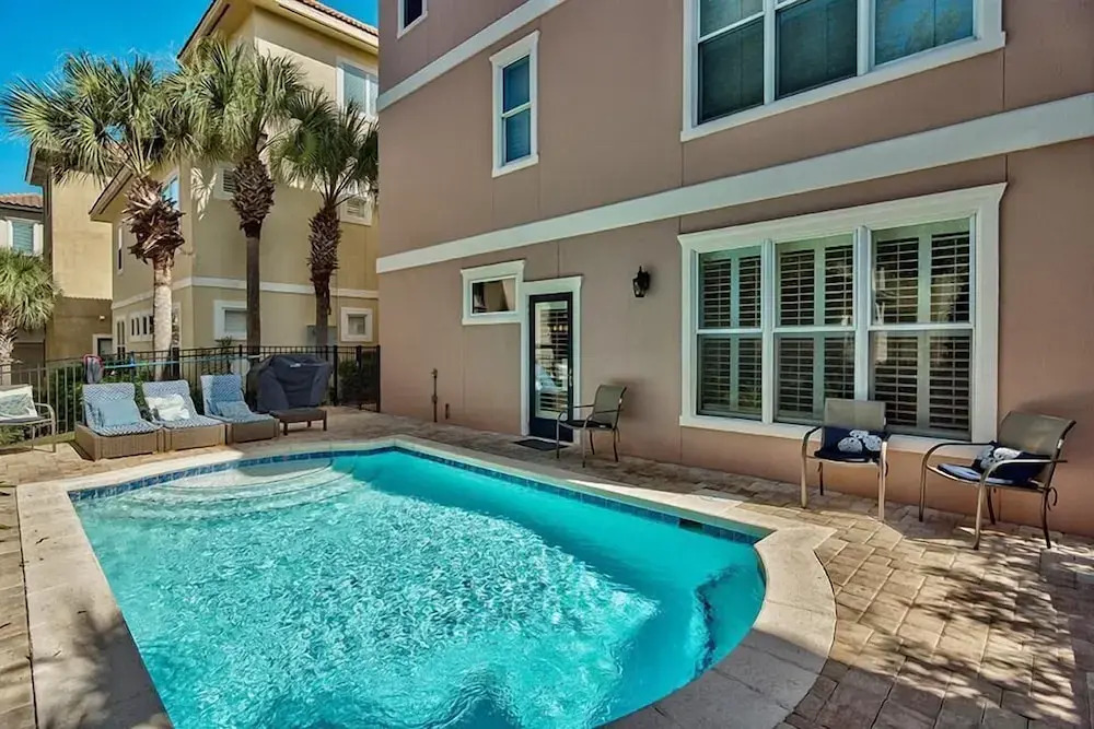 Honu Hale 5 Bedroom Holiday Home by Five Star Properties