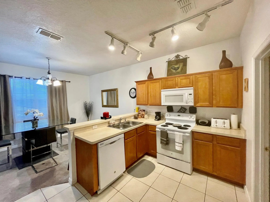 Grand Holiday 4BD Pool Home at Disney & Universal