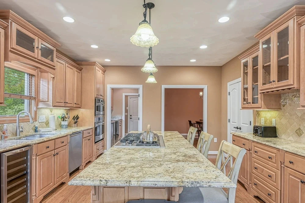 Paradise at Sunset Cove - Lakefront Getaway With Private Dock, Office, Firepit, Deck, & Pool Table