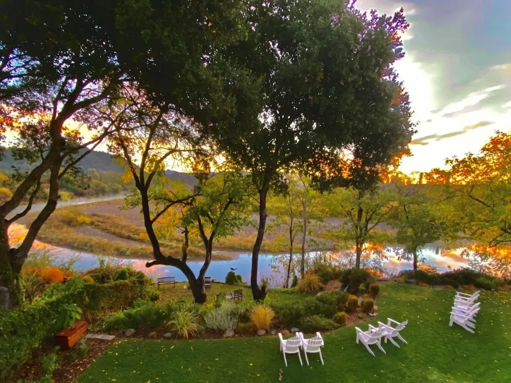 The River Belle Inn