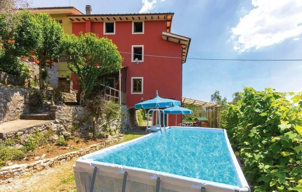 House With 4 Bedrooms in Gombitelli, With Enclosed Garden and Wifi - 15 km From the Beach