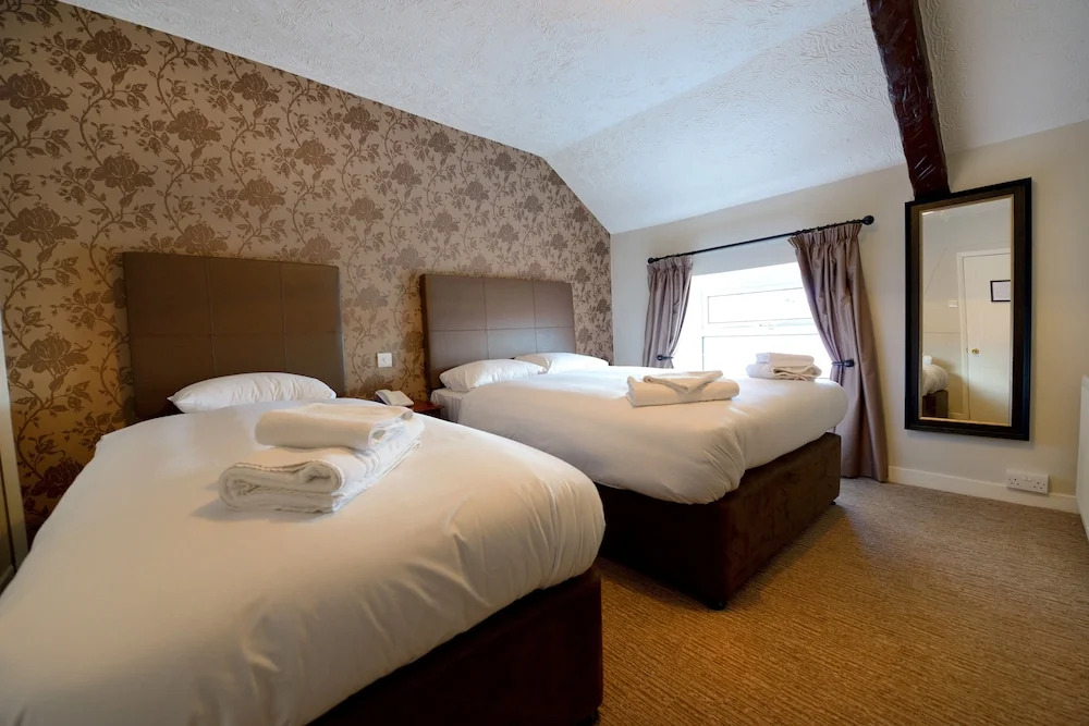 Savoy Country Inn