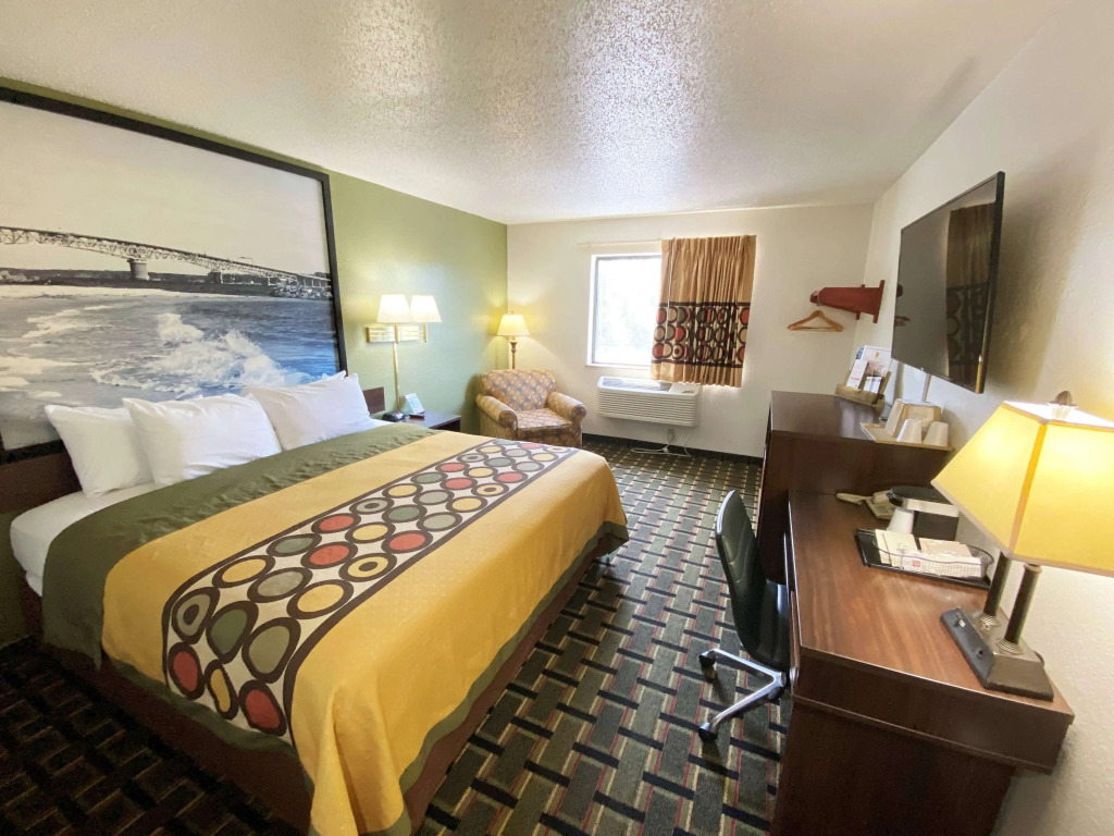 Super 8 by Wyndham Newport News/Jefferson Ave