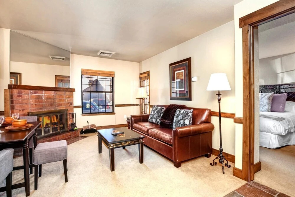 K B M Resorts- Cbi-101 Upgraded 1bd, Wood Fireplace, Full Kitchen, Wifi, Walk to Slopes!