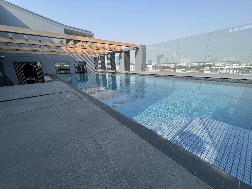 ARNI Skye Hotel