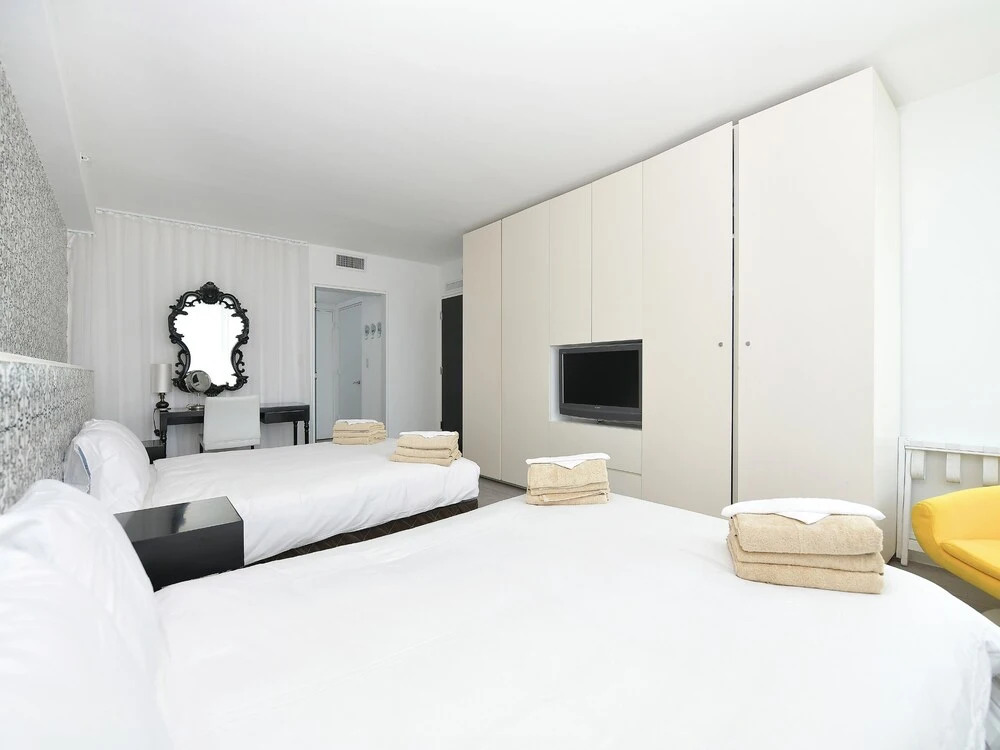Miami World Rental - Mondrian 821