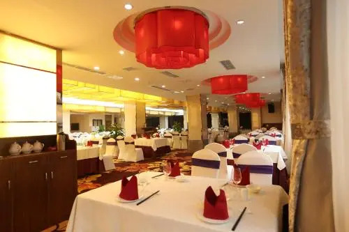 Chengdu Cloud Retreat Hotel(Dufu Thatched Cottage & Qingyang Palace Subway Station)