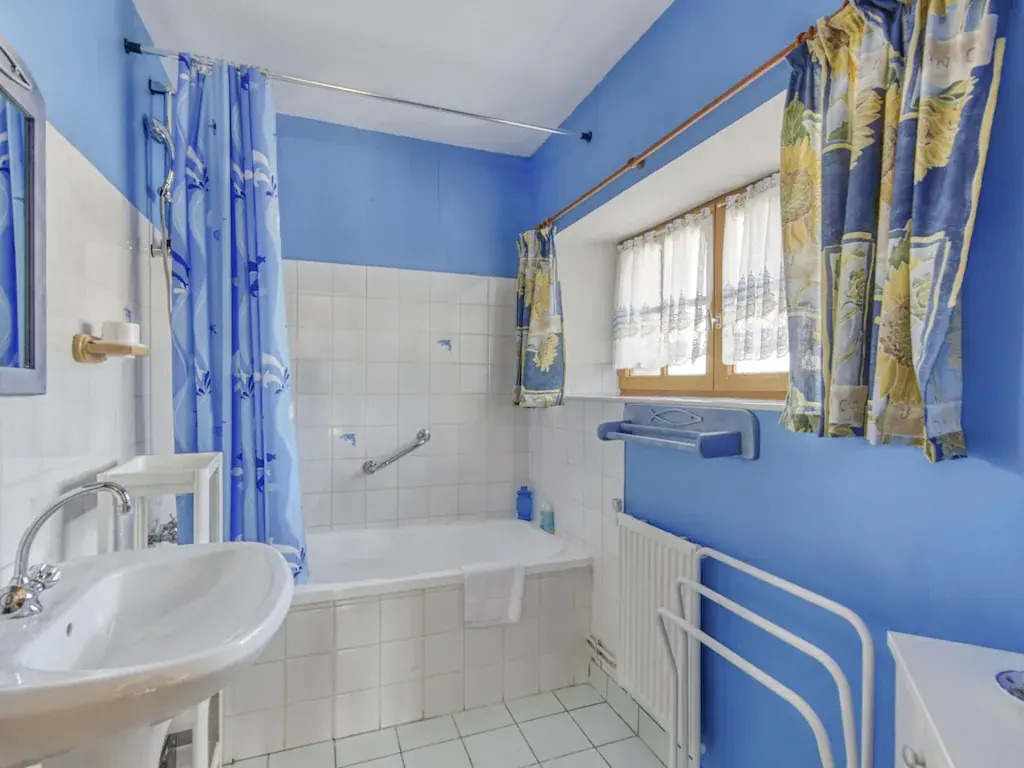 Characteristic holiday villa in Berigny with enclosed garden