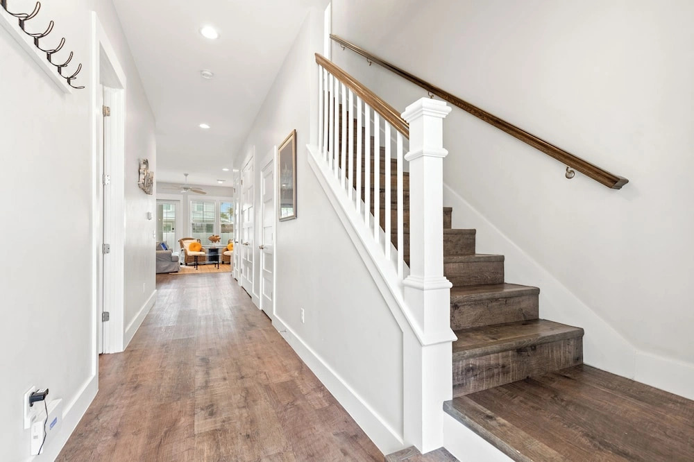 Fabulous Modern Beach House - 4BR, 35BA: POOL/Beach View & Access/Balcony