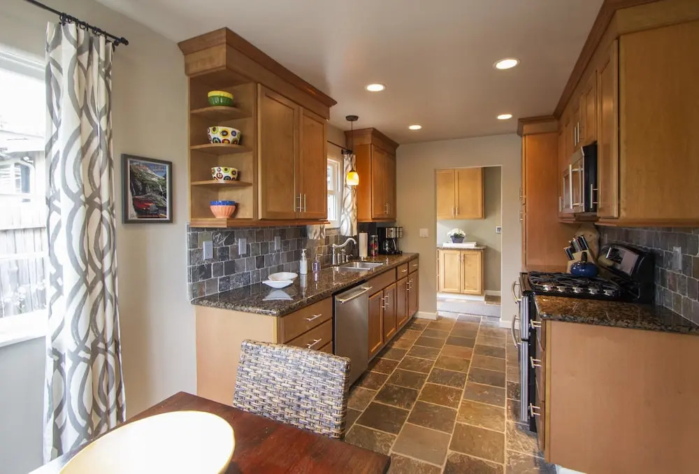 Charming Kismet Cottage! Aquarium Passes Included