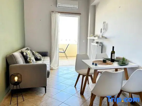 Son of the Beach Apartment - 20sec walk to beach