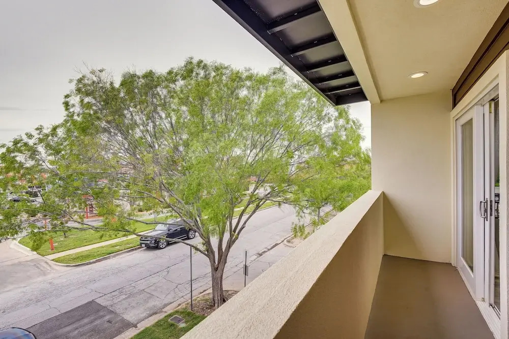 Steps to TCU Campus: Modern Fort Worth Apt