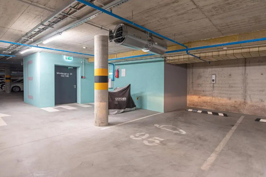 New Modern Apt with Garage Parking, Balcony, by Cohost