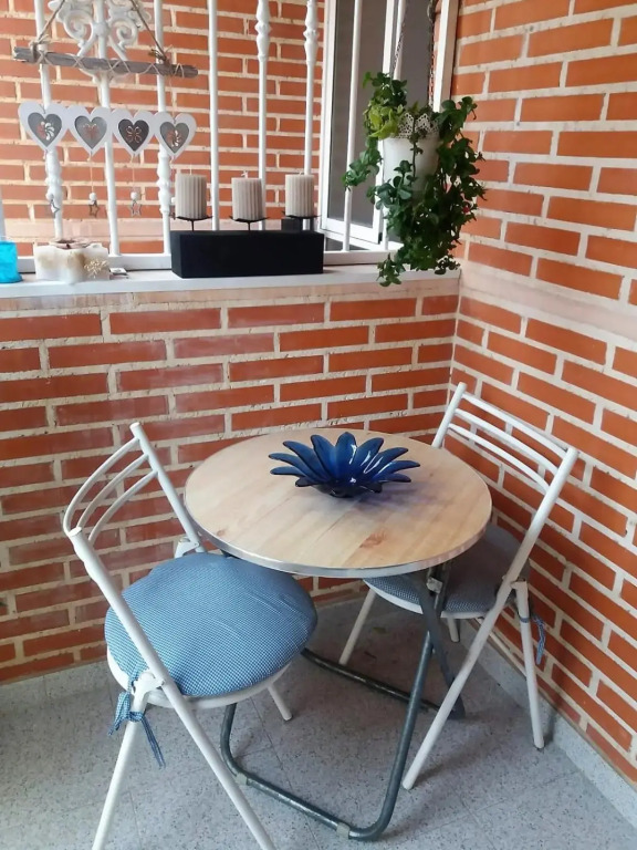 AMAZING SUNNY FLAT WITH BALCONY POOL two MINS FROM THE BEACH
