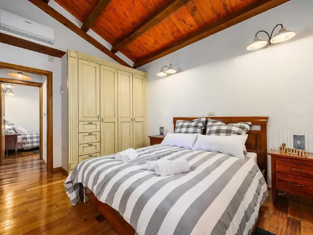 Beautiful Stone Villa in Tinjan With Swimming Pool