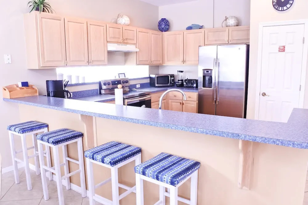 2959 4-bed Pool Home W/games Room & Water View!