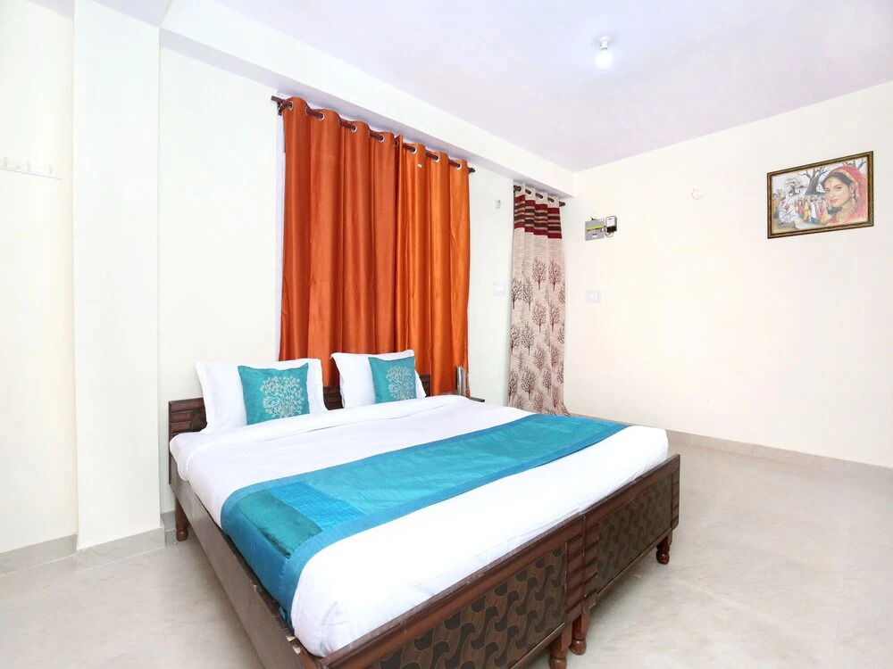 OYO 10986 Home 1BHK Red Velly Kasumpti Main Market