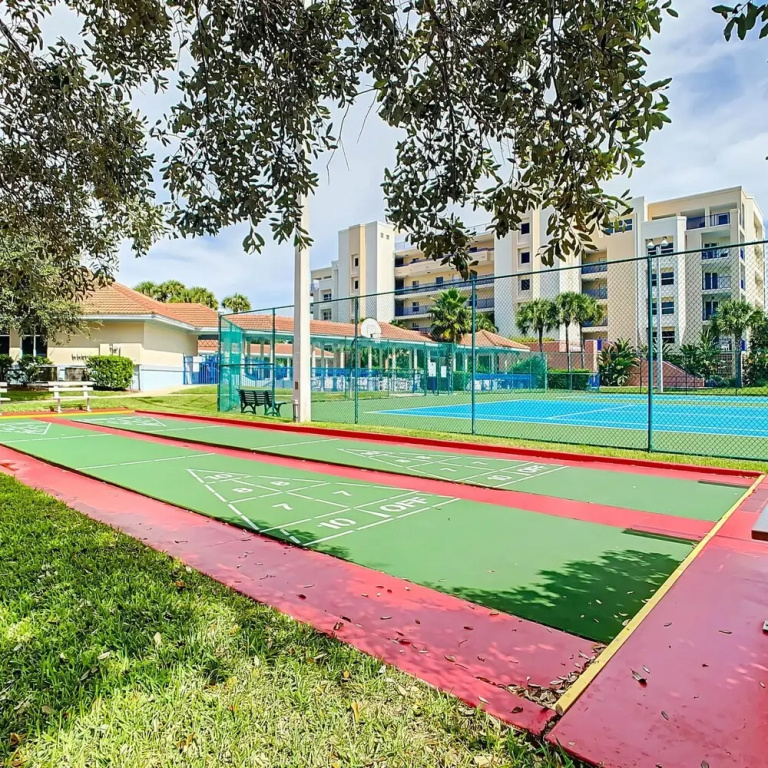 Oceanwalk Jr Penthouse Across From Pool Tennis Shuffleboard Walk to Beach Ow7 207