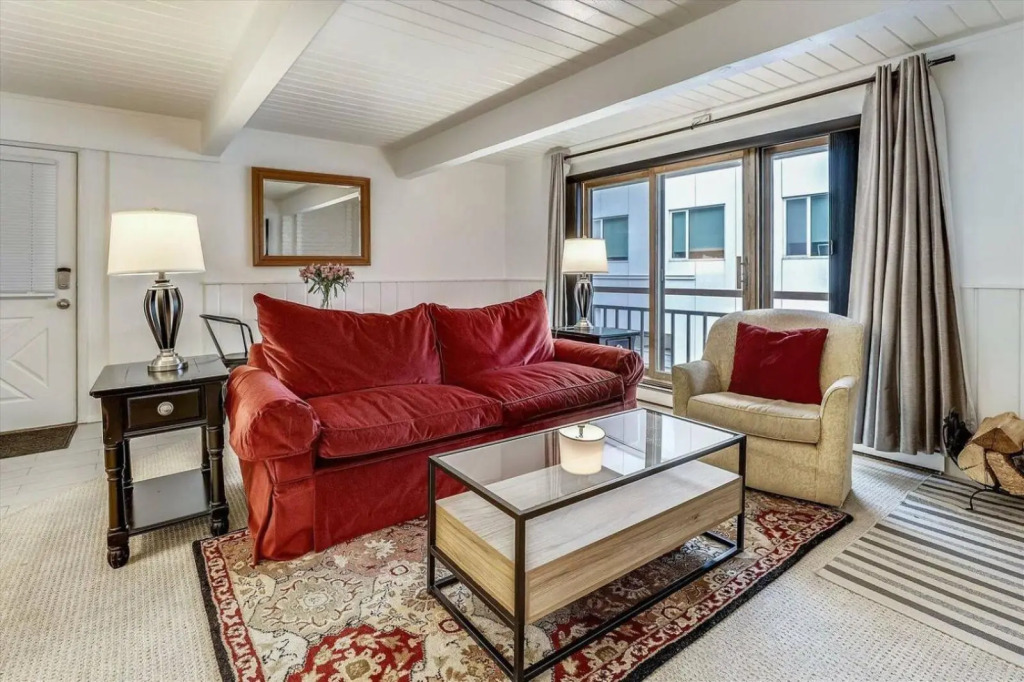 2 Bedroom Condo in Downtown Aspen, Just One Block to Silver Queen Gondola